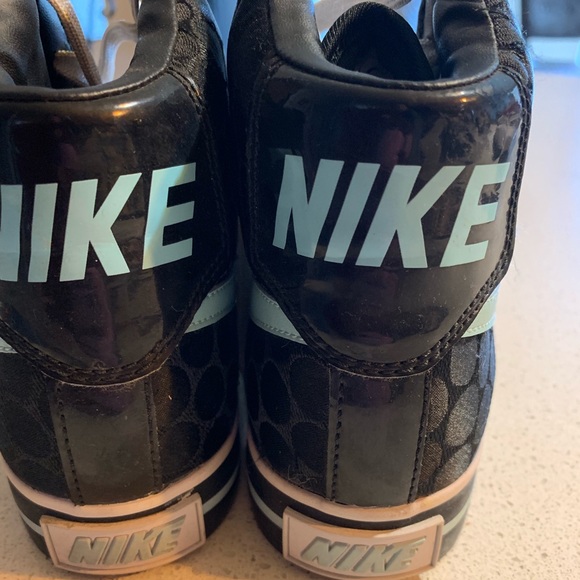 Nike - Picture 3 of 5